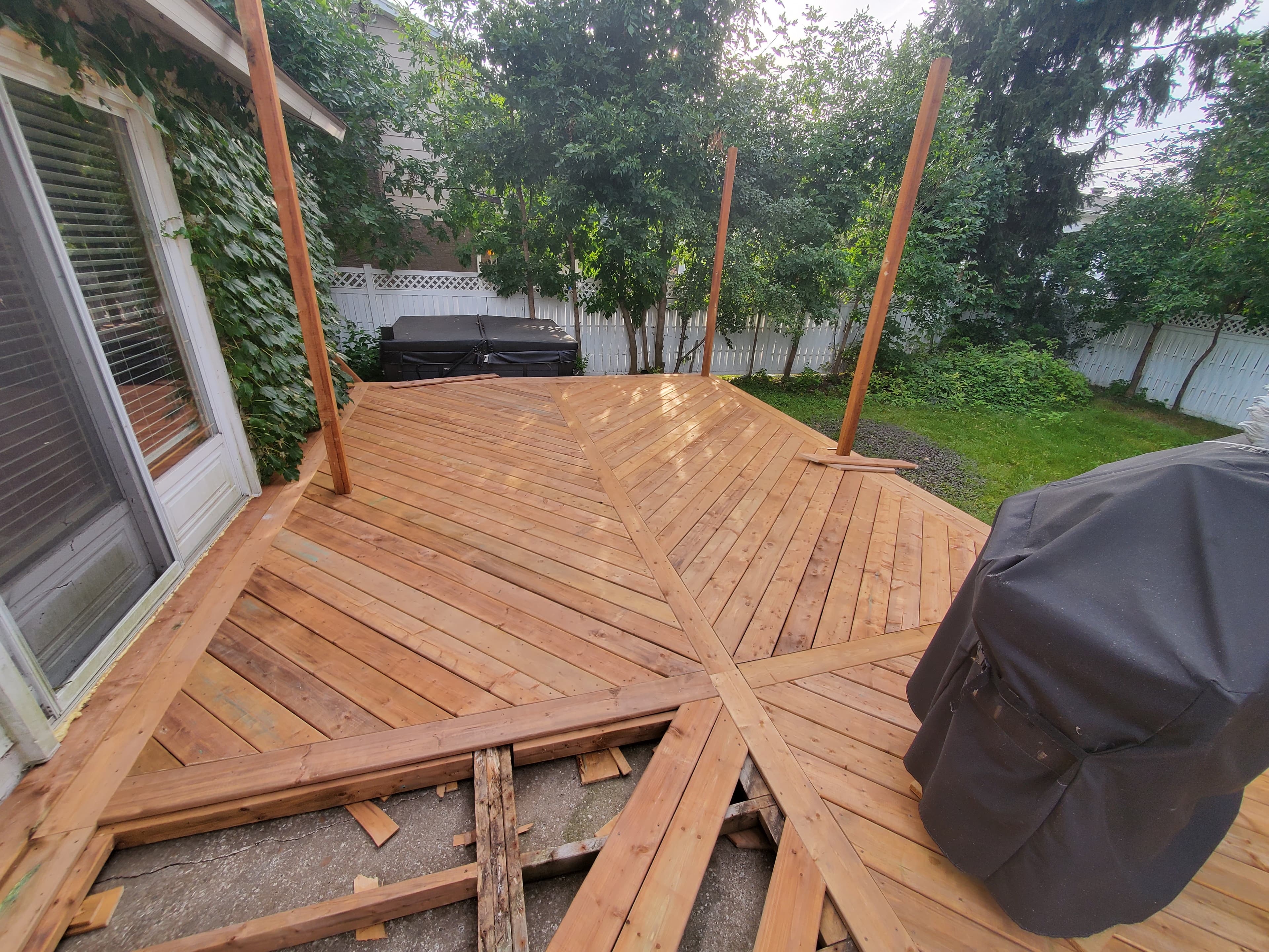 Entertaining Deck with Pergola — photo 2